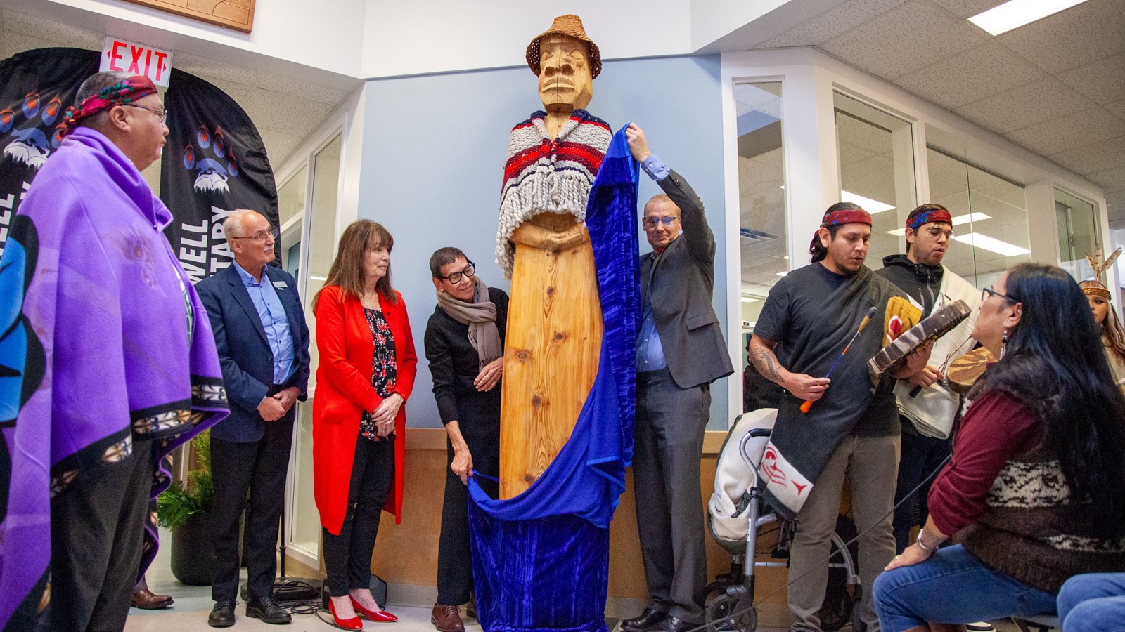 New welcome figure unveiled at Bothwell Elementary